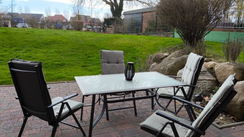 Terrasse mit Sitzgelegenheit