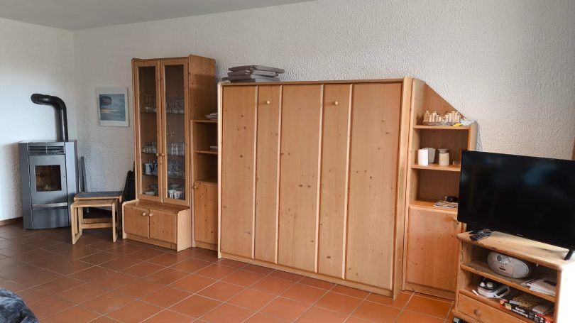 Wohnbereich mit Schrankbett für 2 Personen